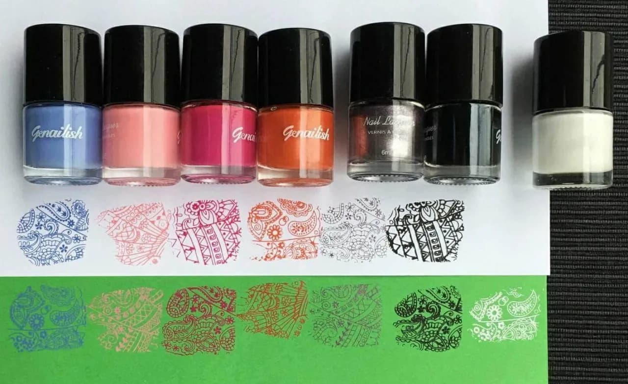 Najlepsze lakiery do stempli na hybrydzie - porównanie i porady Najlepsze lakiery do stempli na hybrydzie - porównanie i porady