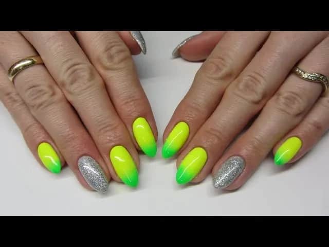 Kolory neonowe: Energetyczne barwy na paznokciach, które przyciągają wzrok