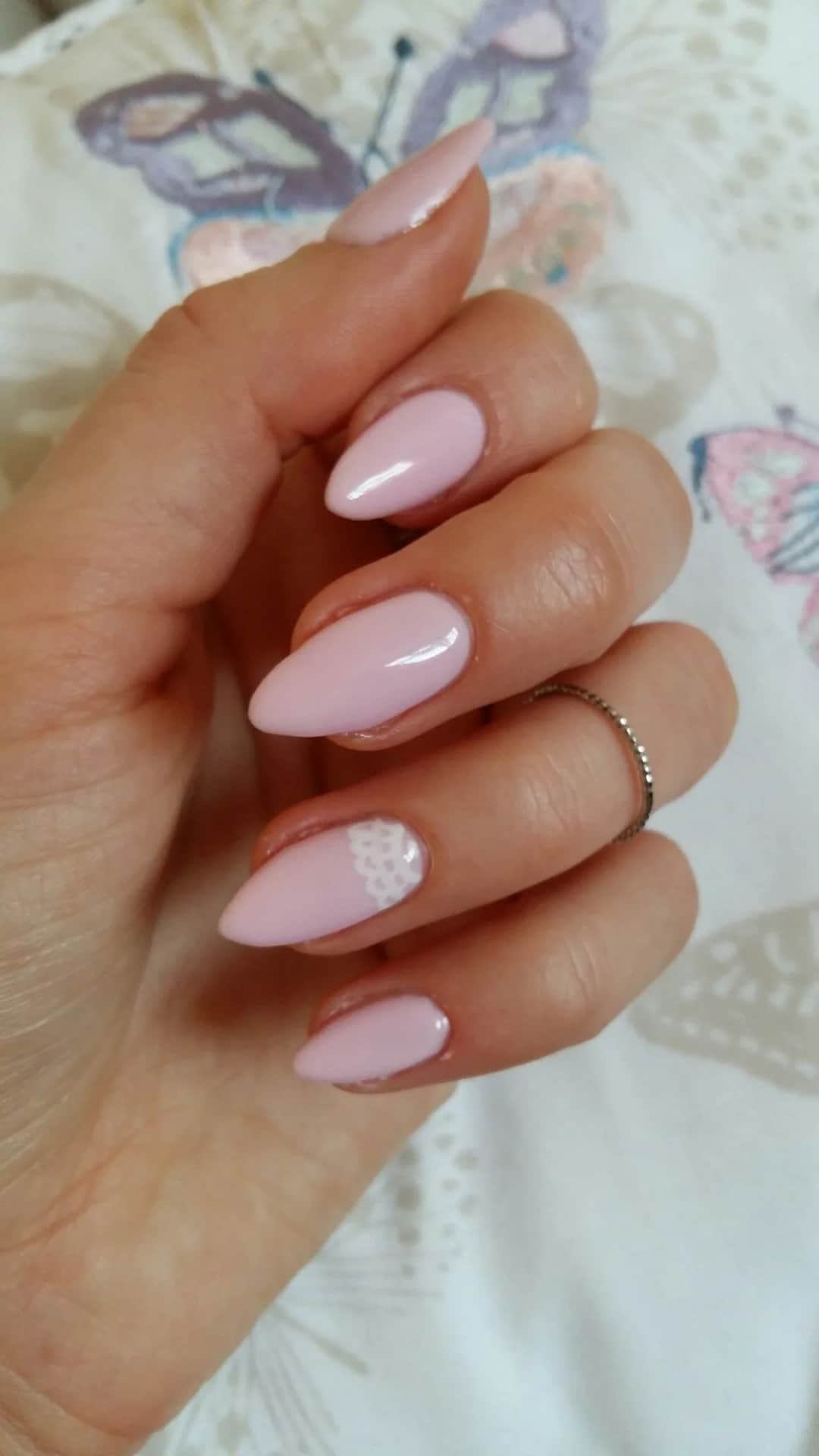 Hybryda paznokcie: czym jest, zalety i jak się różni od innych