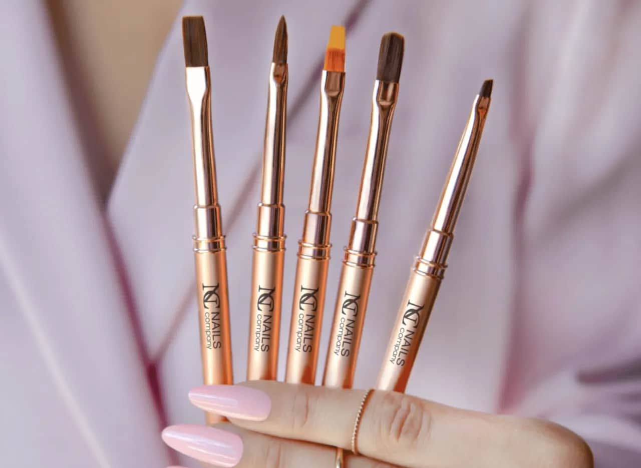 Jakie wyróżniamy pędzelki do hybrydy?