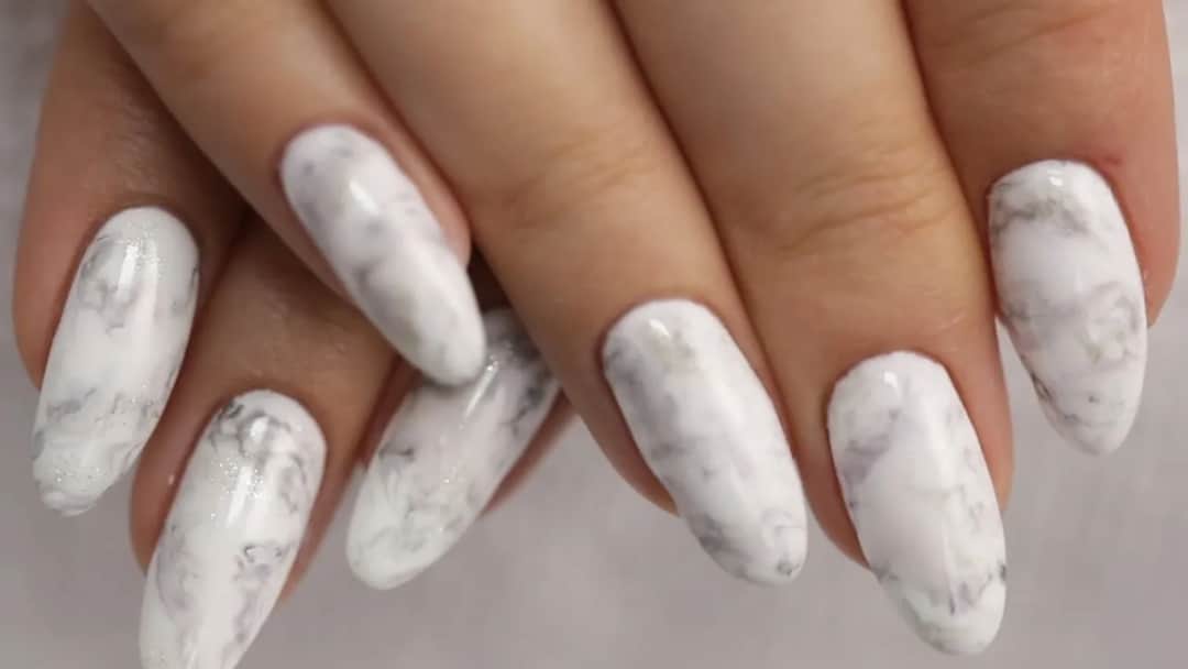 Jak zrobić marmur hybrydą: 5 prostych kroków do efektu wow!