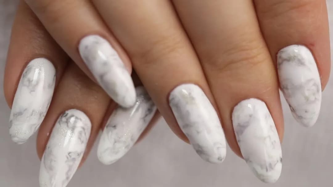 Jak zrobić marmur hybrydą: 5 prostych kroków do efektu wow!