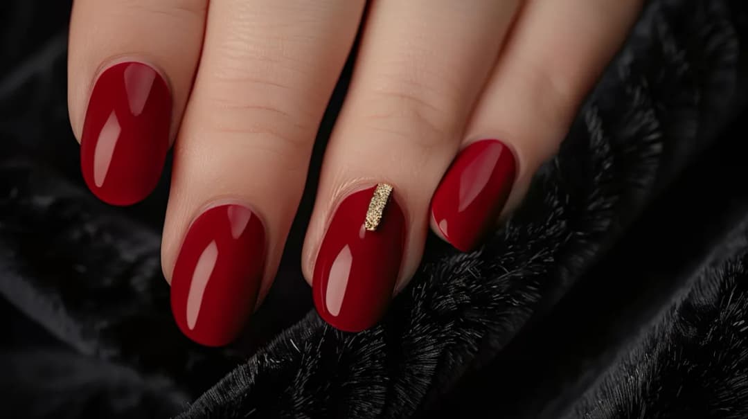 Manicure czerwony - klasyka w nowoczesnym wydaniu, elegancja i czaslessness